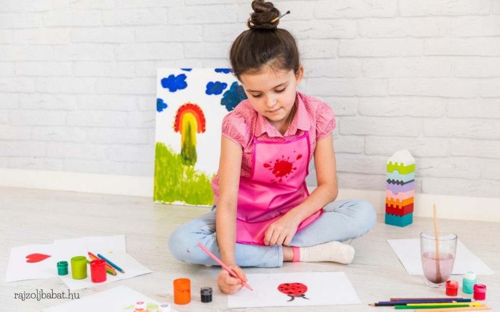 Rajzolj babát finommotorika kislány ül és fest